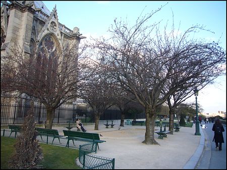 P1930858