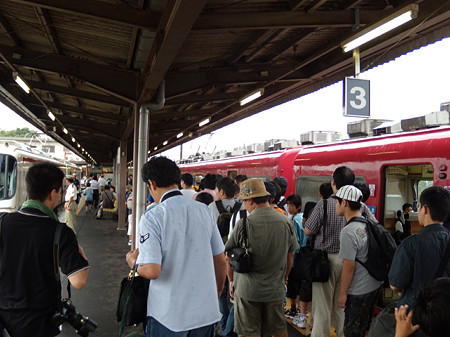 7011F運転席見学大行列