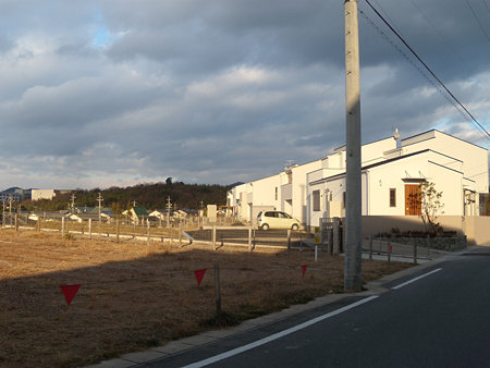本庄の新団地と奥に見える犬山市つつじヶ丘団地
