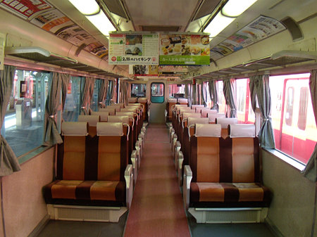 7711F車内