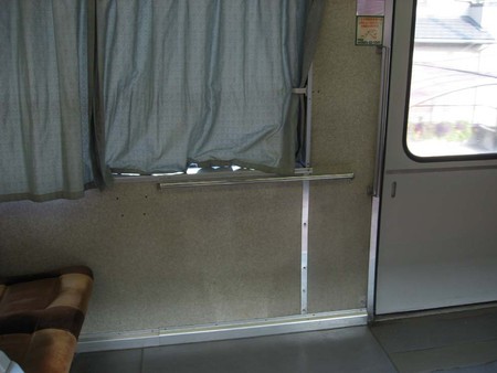7705F扉横座席撤去跡