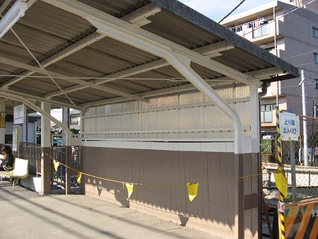 古レールを使った屋根