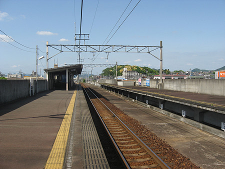 味岡駅構内
