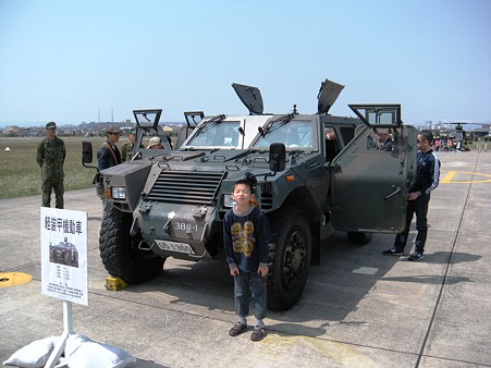 軽装甲機動車