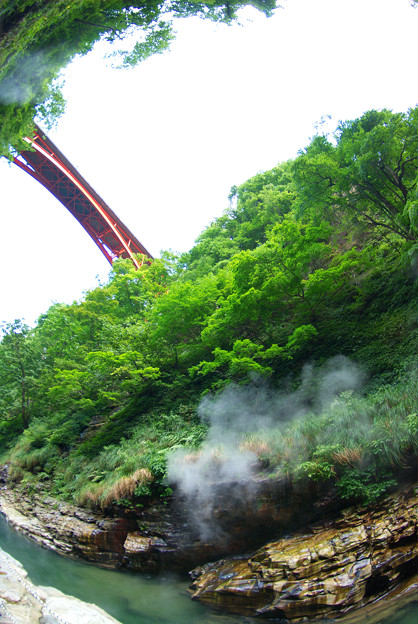 下から見た橋～小安温泉～栗駒国定公園