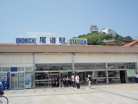 尾道駅と尾道城