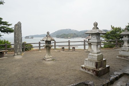 雨の松島をゆく