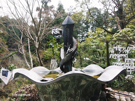 円教寺摩尼殿前の手水2014年04月12日_P4120127