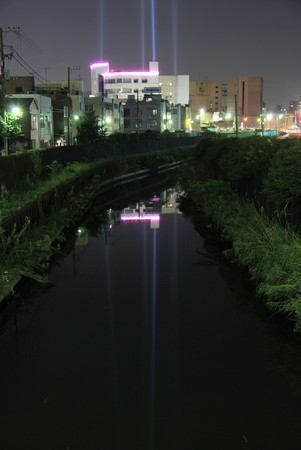 ：北十間川に映る光タワー