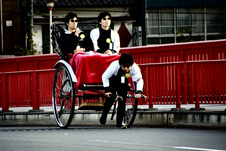 人力車吾妻橋を渡る