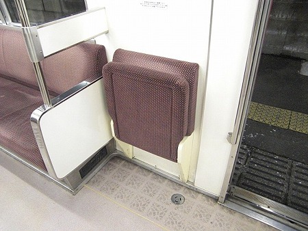 50-折り畳み座席