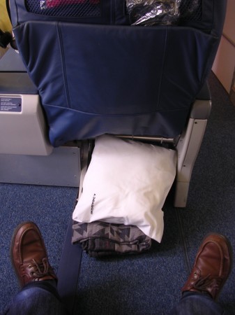デルタ航空ビジネスクラスは座席感覚が異様に広い