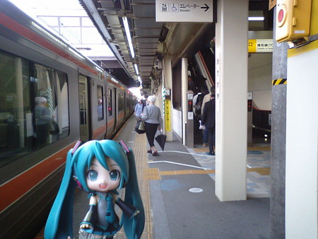 ミク:「大垣駅に到着です。24分待って、次は米原行きですね」