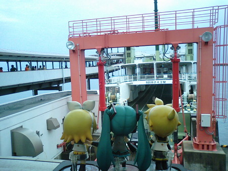 レン:「予定よりひとつ早い便に乗れるね!」 ▲垂水港 12:25 → 鴨池港...