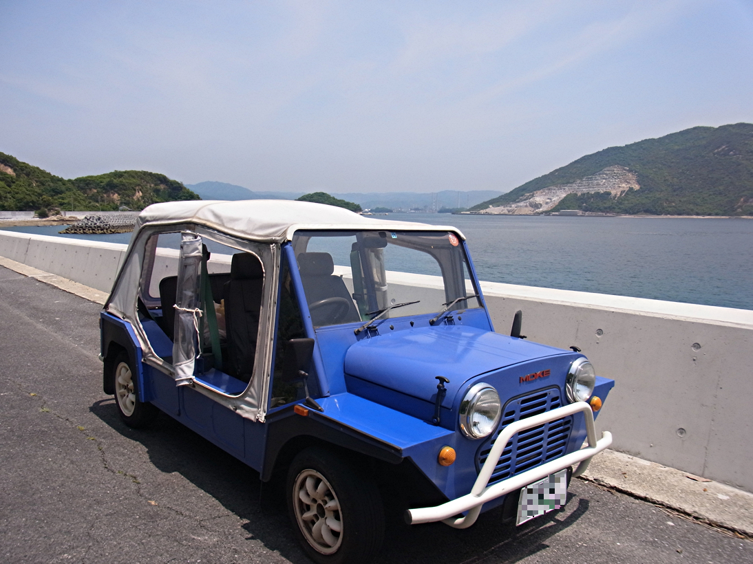 モークと海