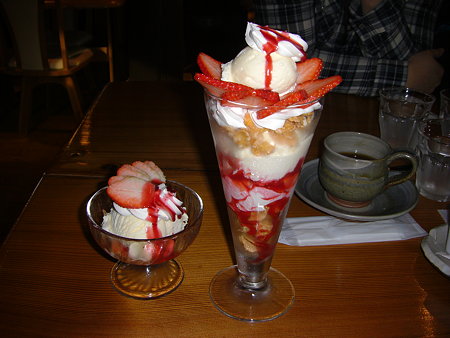 いちごパフェ