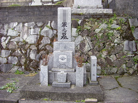 お墓掃除ビフォア