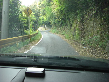 岩尾の滝への道