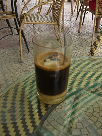 カフェ・スア・ダー(氷入り練乳コーヒー)