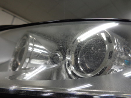 トゥアレグ　ヘッドライト磨き前