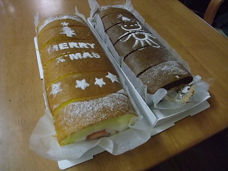 友人手製のロールケーキ