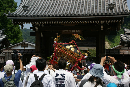 御神輿渡り建長寺0720tc