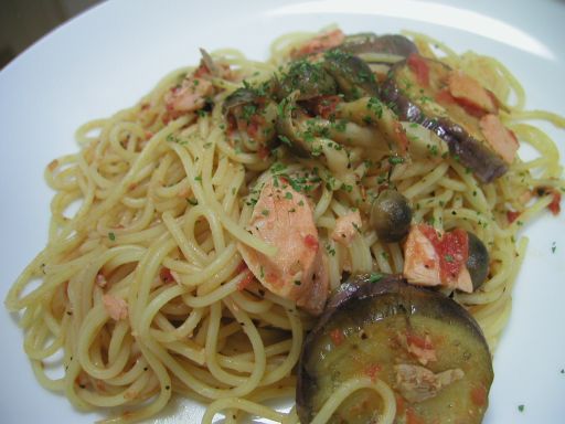 鮭と茄子のトマトパスタ