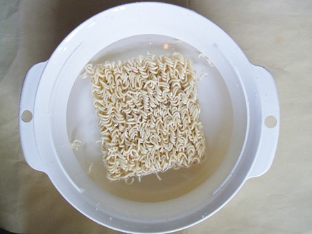 電子レンジでラーメン 麺を入れる
