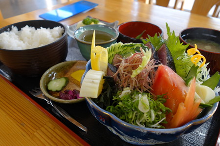 カツオの塩たたき定食(道の駅・ビオスおおがた【高知】)