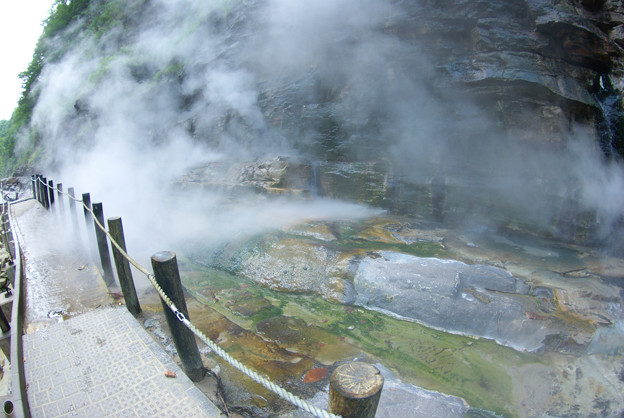 湧き出す蒸気～小安温泉～栗駒国定公園